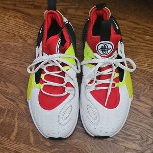 Nike AQ2431-100 Huarache E.D.G.E. GS  Size 6Y